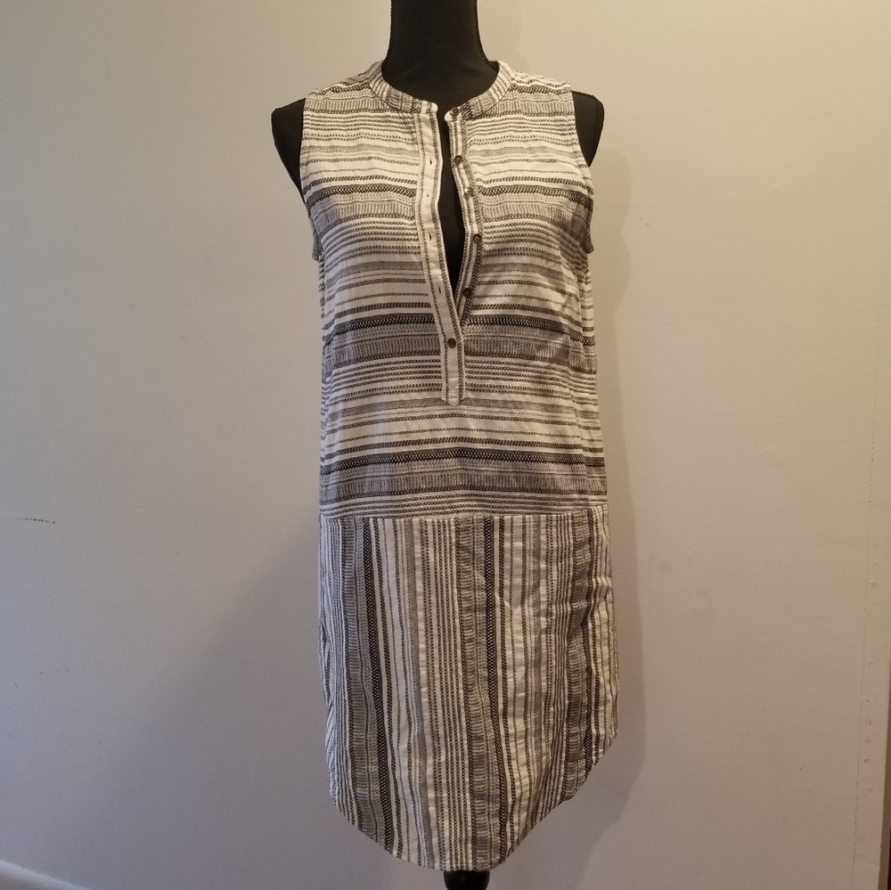 Lou & Grey casual grey and white dress